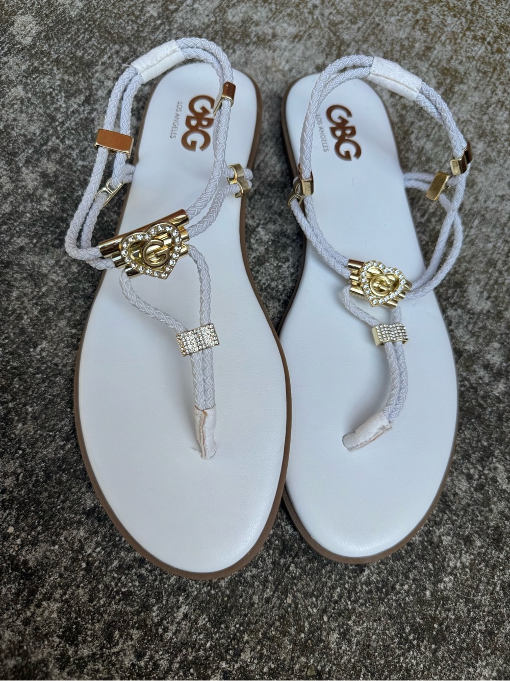 Like New GBG Los Angeles Lovey White Rhinestone Heart T-Strap Sandals 8.5M